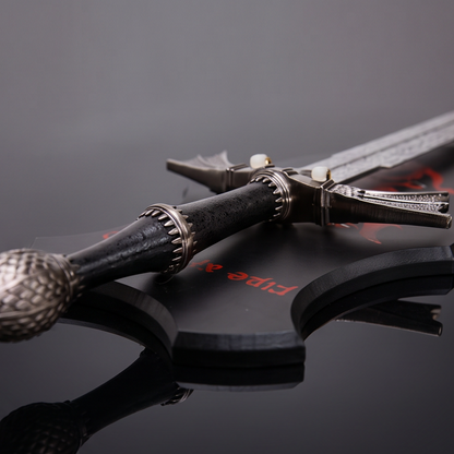 Dark Sister Replica with Targaryen Wall Plaque | House of the Dragon Collector Edition