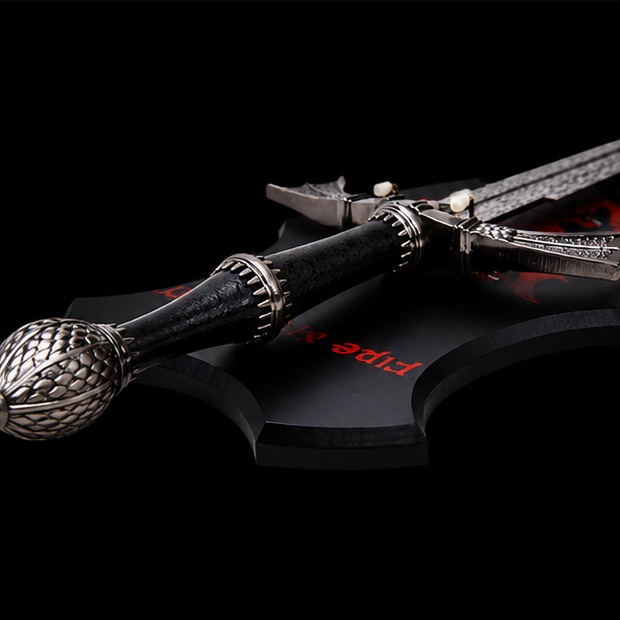 Dark Sister Replica with Targaryen Wall Plaque – House of the Dragon Collector Edition